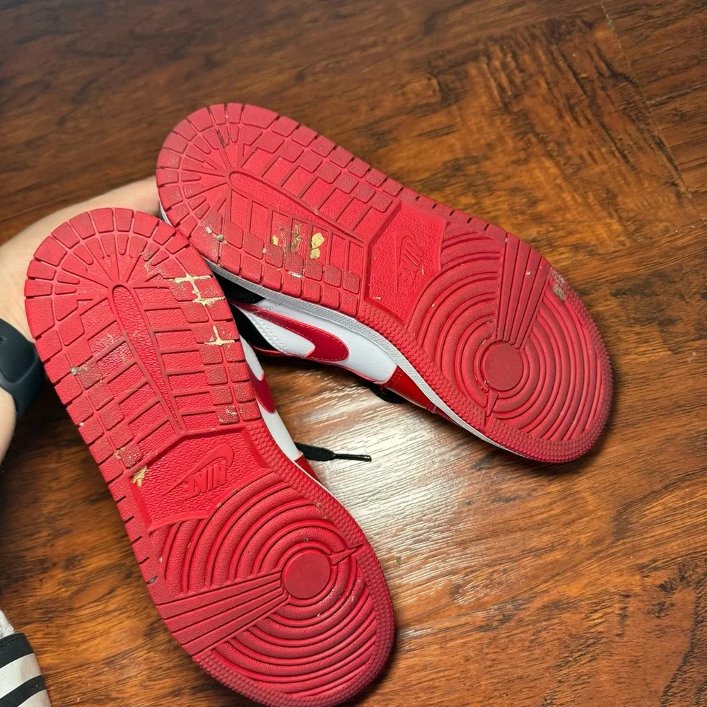 Nike Air Jordan 1 Low‎ 553560-163 Boys Sneakers Red White Black Size 4.5Y